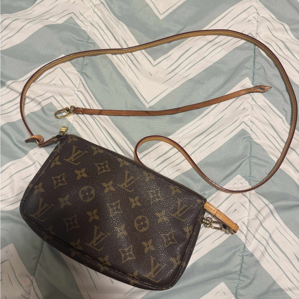 Authentic Louis Vuitton Brown Monogram pochette